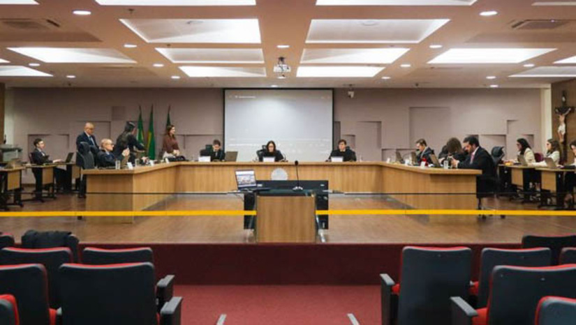   Por unanimidade, a corte eleitoral potiguar decidiu acionar o Tribunal Superior Eleitoral para requisitar apoio de Força Federal em municípios selecionados do estado para as próximas Eleições Gerais. A medida baseia-se em critérios técnicos de segurança e inteligência para garantir a tranquilidade do processo de votação em localidades consideradas vulneráveis. Cabe agora ao Tribunal Superior Eleitoral avaliar e decidir sobre a autorização do envio das tropas federais para atuar no pleito.