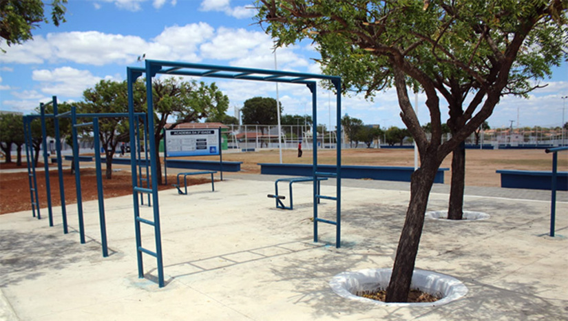   O espaço, localizado na Avenida Inácio Pereira do Vale Neto, passou por uma ampla requalificação e foi estruturado para ampliar as opções de esporte, lazer e convivência para moradores do bairro e comunidades da região. A entrega está prevista para as 17H.   A intervenção contemplou uma área de cerca de 15,9 mil metros quadrados. O projeto promoveu a modernização da estrutura existente e a criação de novos ambientes destinados à prática esportiva e ao uso comunitário.