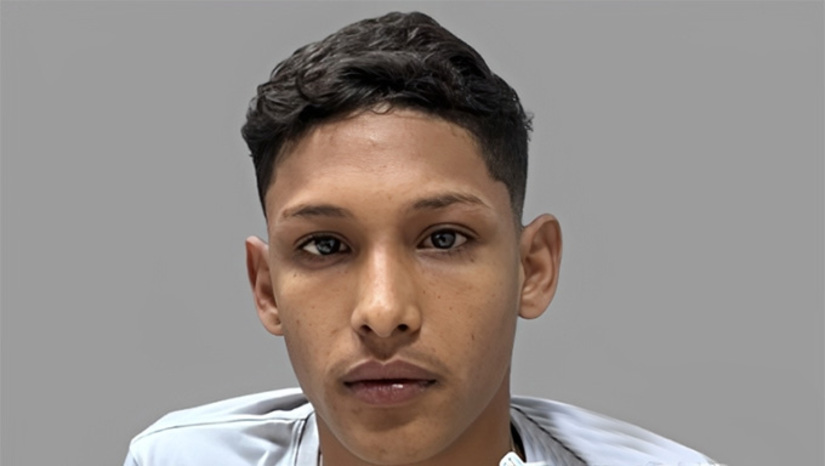   Lindemberg Alves da Silva, 20, foi preso suspeito de atuar como sicário em Pendências, região do Vale do Açu do RN. Ele é investigado por uma série de execuções sumárias por encomenda. Entre os crimes atribuídos ao matador de aluguel estão invasões domiciliares e um ataque a tiros em uma pousada que vitimou um casal e baleou uma criança. O suspeito foi preso pela equipe de policiais de Angicos e comunicado a Justiça de Pendências o cumpriento da ordem judicial.