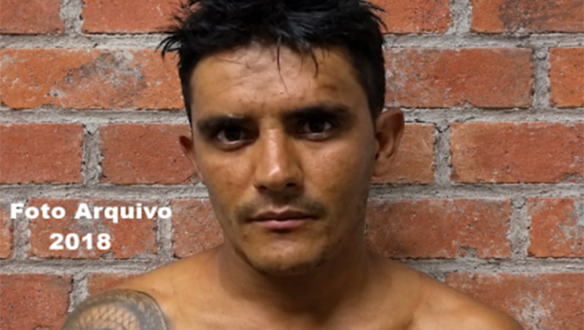   O crime aconteceu na madrugada desta terça-feira (22), no Conjunto Porto Seguro.  Segundo a Polícia Militar, o alvo da quadrilha era Darlan Gladson Nascimento, que morreu no local após ser atingido por vários disparos de pistola .40, fuzil calibre 5.56 e estilhaços de granadas.