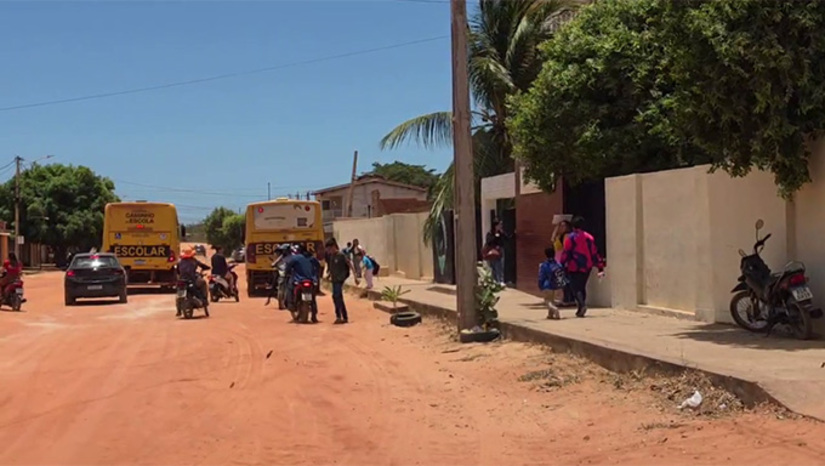   Diante da constatação de grave contaminação por coliformes e pela bactéria E. coli na água servida aos estudantes das Escolas Estaduais Gilberto Rola e Professora Iracena Fernandes, no Polo Maísa, o Ministério Público do Rio Grande do Norte (MPRN) expediu uma recomendação para que, no prazo de 48 horas, a Diretoria Regional de Educação passe a fornecer água mineral aos mais de mil alunos e professores das duas instituições.  No mesmo documento, o MPRN faz duras críticas à limpeza dos reservatórios. Contudo, procurados pelo MOSSORÓ HOJE, os diretores das escolas afirmaram que as atividades seguem normais e que ainda não receberam nenhuma notificação oficial do órgão.