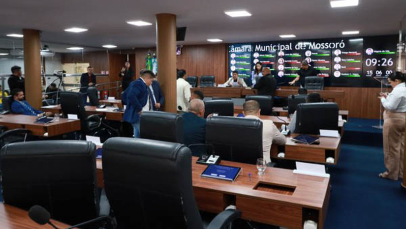   A Câmara de Mossoró debateu infraestrutura, saúde e segurança nesta terça-feira (22). O vereador Ozaniel Mesquita (UB) destacou um complexo esportivo e alertou sobre a dengue. O parlamentar Jailson Nogueira (PL) cobrou maior efetivo da Polícia Rodoviária Federal. Ele também detalhou investigações de um atentado armado e anunciou verbas sociais.