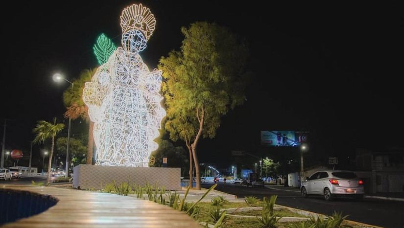   A Festa de Santa Luzia 2026 será realizada de 1º a 13 de dezembro, pela Diocese de Mossoró, com o tema: “Jesus, olhando para ele, o amou” (Mc 10,21). Durante os 13 dias de programação, Mossoró deve receber milhares de fiéis.