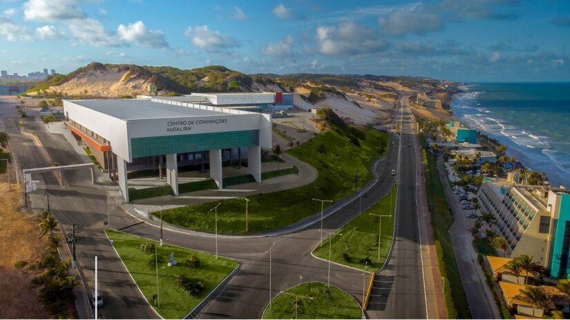   O Governo do RN, por meio da SEPLAN, abriu uma consulta pública até 19 de outubro de 2026 para colher contribuições sobre o projeto de concessão do Centro de Convenções de Natal. A iniciativa, que visa à reforma, modernização e operação do espaço, baseia-se nos estudos técnicos do Consórcio Dunas, selecionados via Procedimento de Manifestação de Interesse (PMI) e publicados no Diário Oficial.
