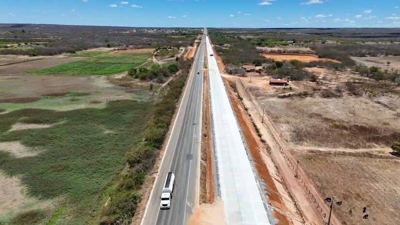   ntre Assú e Mossoró, um investimento de R$ 388 milhões via Novo PAC. A entrega do trecho, considerado o principal eixo logístico do estado, foi marcada por discursos políticos da governadora Fátima Bezerra (PT) e do ministro George Santoro. A gestão projeta estender a duplicação até dezembro e destravar projetos históricos na região, como a Estrada dos Cajueiros, no próximo ano.