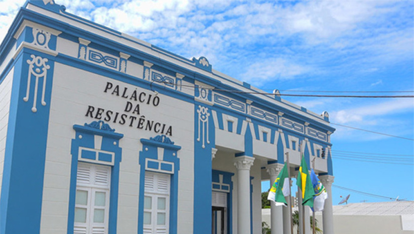   A Previ Mossoró foi criada no ano de 2011. Pouco tempo depois, os repasses devidos pela Prefeitura de Mossoró, começaram a atrasar. Foram feitos diversos parcelamentos. No início de 2021, a Prefeitura de Mossoró já devia Previ algo em torno de R$ 233 milhões, valores referentes aos repasses patronais e também dos servidores. Ao assumir o governo em 2021, Allyson Bezerra renegociou as dívidas e passou a recolher os valores devido mensais em dia, resultado no valor que já ultrapassa a casa dos R$ 252 milhões aplicadas.  