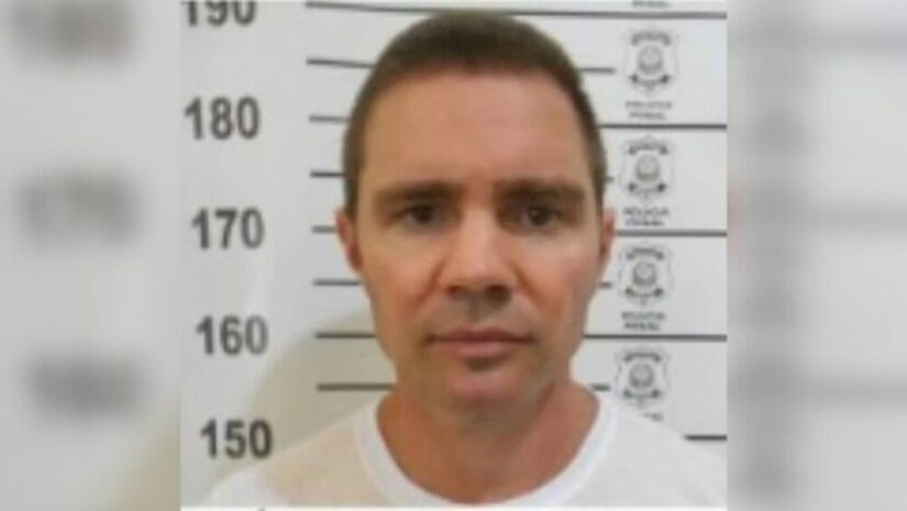   A defesa de Daniel Vorcaro apresentou petição ao presidente do STF para análise urgente de seu pedido de soltura, argumentando que a prisão sem indiciamento ou ação penal já dura mais de oito meses. O caso de Vorcaro, alvo da Operação Compliance Zero, foi remetido à presidência da Corte em meio a um conflito de competência entre ministros. Você pode ler mais sobre o assunto no Supremo Tribunal Federal.