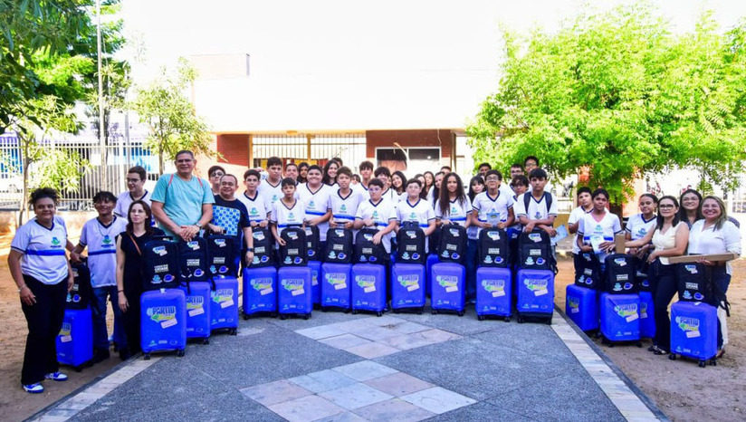   A delegação potiguar é composta por 46 viajantes: 39 alunos do 6º ao 9º ano do Ensino Fundamental pertencentes a cinco escolas municipais da zona urbana e rural, 5 professores orientadores, e dois coordenadores da SME. As equipes conquistaram a classificação nacional após se destacarem na Olimpíada Brasileira de Foguetes (OBAFOG) com o desenvolvimento e lançamento de foguetes do Modelo 3 — confeccionados com garrafas PET e movidos a água e ar comprimido.