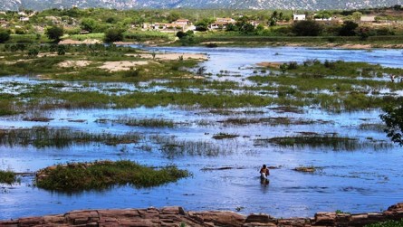   Rio Piranhas aumenta volume após chuvas no Seridó; veja fotos