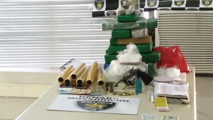 Imagem 1 -  Denarc  apreende 10 kg de drogas e fecha “bodega do tráfico” no Abolição IV