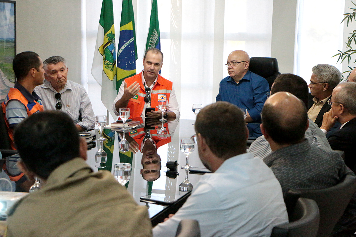 Imagem 1 -  Governo vai aumentar sangradouro para evitar rompimento de açude