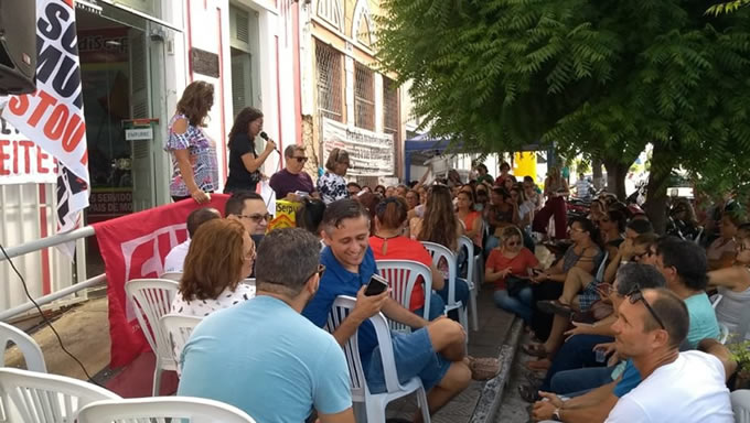 Imagem 1 -  Gestão de Rosalba propõe que professores assinem termo em troca de salário