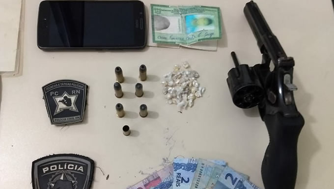 Imagem 1 -  Polícia Civil prende homem na posse de um revólver e drogas em Mossoró