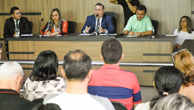 Imagem 1 -  “Tem gente tendo que escolher se come ou se compra água", diz prefeito