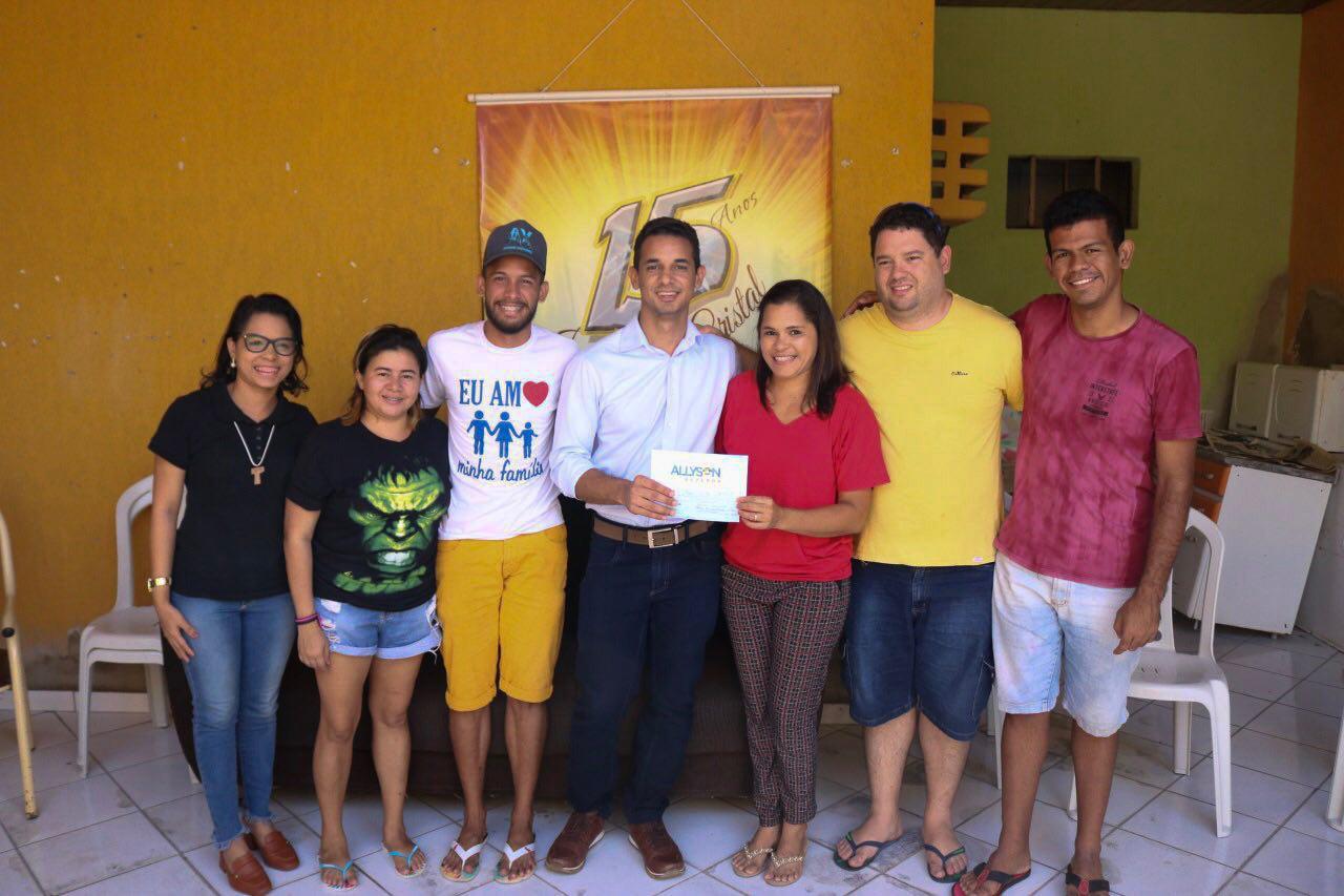 Imagem 1 -  Allyson Bezerra entrega doações de 13º a instituições sociais
