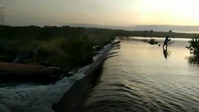 Imagem 1 -  Final de semana de festa nas cidades onde os açudes estão sangrando